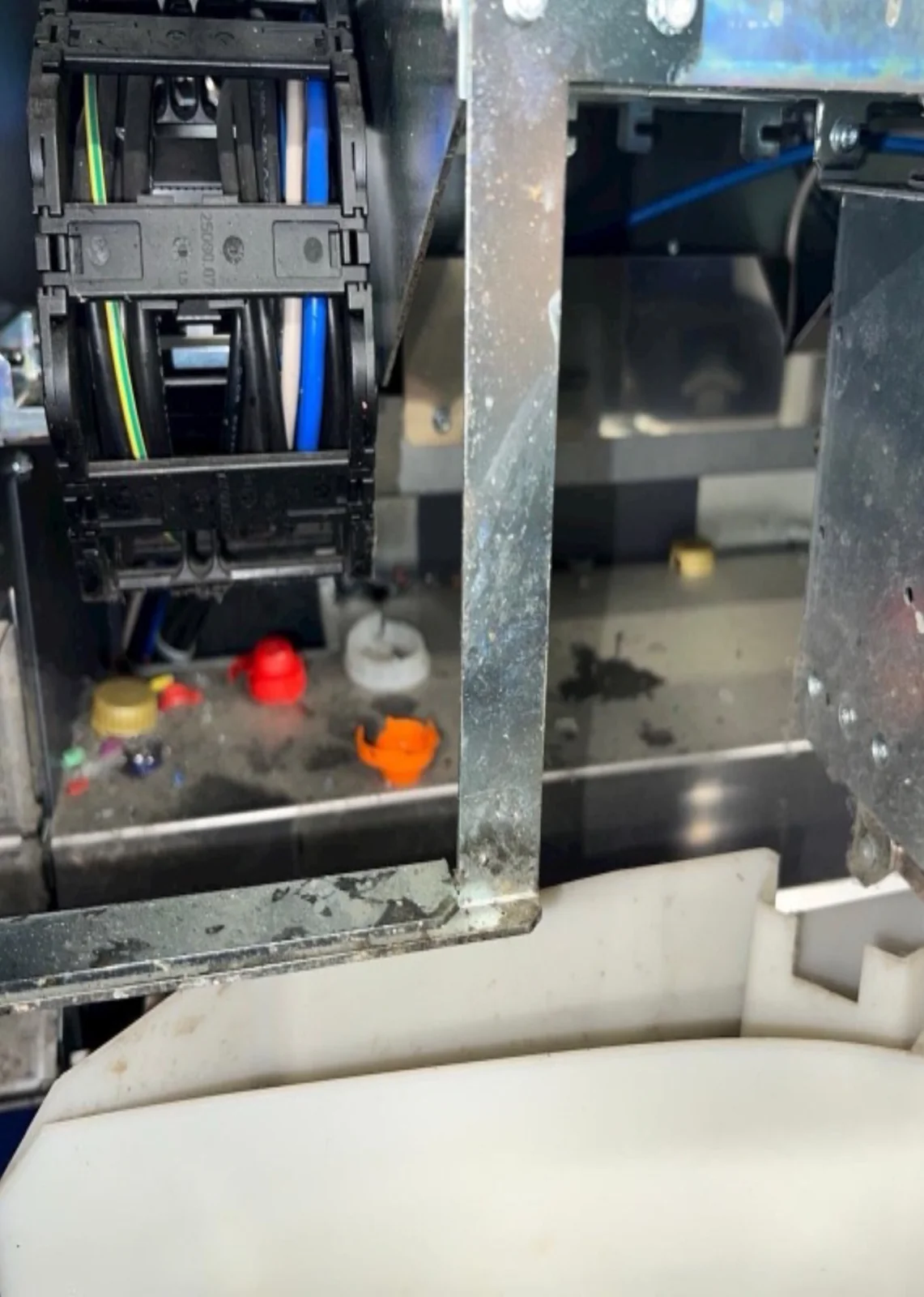 Leergutautomat: Annahmebereich – vorher der Reinigung